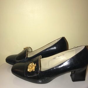 The shoe has become to small.